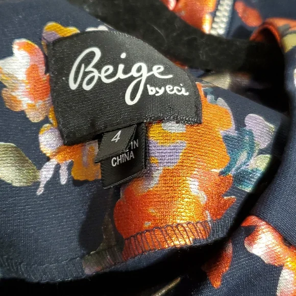 Beige By Eci Sz 4 Floral with Metallic looking flowers. BEAUTIFUL dress - Picture 15 of 15